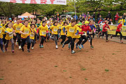 Start 800 m Kinder, Teil 2 (©Foto: Martin Schmitz)